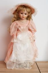Hlavní foto k inzerátu č. 47829 - porcelánová panenka  prodám porcelánovou panenk...