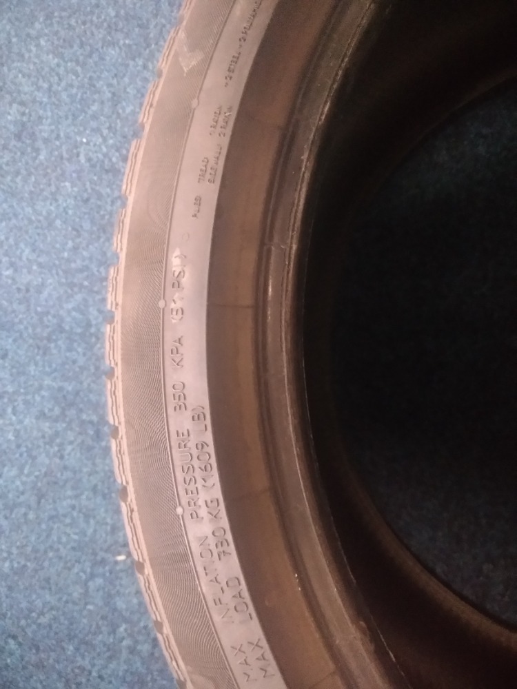 Dobrý den, prodám 2x zimní pneu Continental 225/40 R 18 92 V M.S EXTRA ...