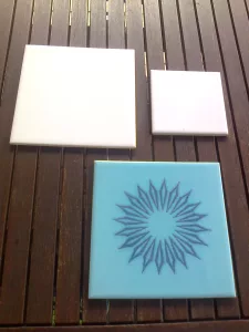 Inzerát č. 138462 - Obkladačky  bíle 10x10cm 160ks a 15x15cm 50ks,modré 15x15...