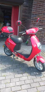 Inzerát č. 138854 - Prodám elektroskutr jede 25km/h.dojezd 50km.neni nutný R....