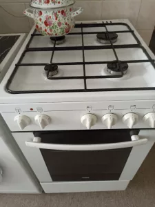 Inzerát č. 139205 - Prodám plynový sporák Mora trouba elektrická cena 2000 Kč.