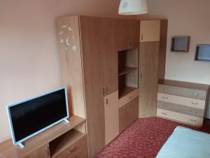 Inzerát č. 139363 - Sestava nábytku do dětského pokoje v barvě olše a meruňko...