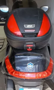 Inzerát č. 139401 - Prodám originální nosič s kufrem GIVI na skútr Piaggio X8...