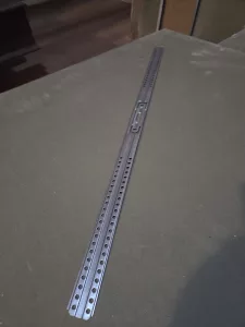 Inzerát č. 139478 - Závěs rovný ( neohýbaný )   Pro uchycení CD profilu  Délk...