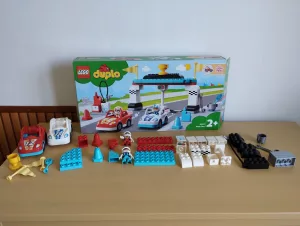 Inzerát č. 139956 - Prodám Lego Duplo 10947 Závodní auta.  Sada je kompletní ...