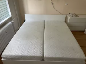 Hlavní foto k inzerátu č. 140003 - Prodám 1,5roku staré matrace   Potahy špinavé z...