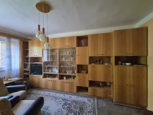 Inzerát č. 140082 - Prodám zachovalou obývací stěnu. Cena 4000Kč