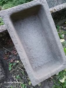 Inzerát č. 140395 - Prodám kamenné koryto. Cena 700 Kč.