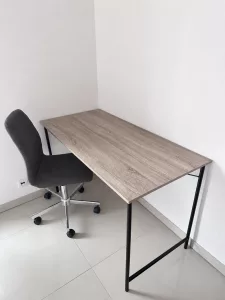 Inzerát č. 140486 - Prodám psací stůl s židlí  Rozměry stolu jsou 120 x 60cm ...