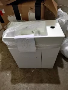 Inzerát č. 140495 - Nabízím, novou skříňku s umyvadlem, na boku dvě poličky, ...