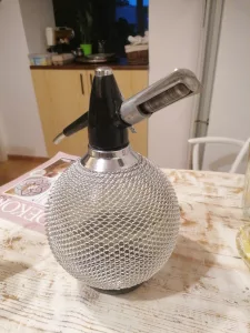 Inzerát č. 140604 - Koupím  kompletní retro láhev na výrobu sifonu nebo i dar...