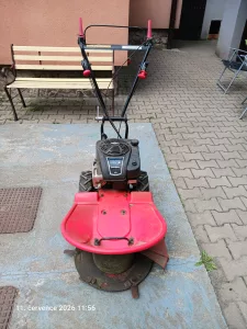 Inzerát č. 140625 - Prodám tuto sekačku na vysokou trávu. Cena 15 ooo Kč