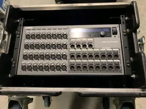 Inzerát č. 140689 - YAMAHA Rio3224-D2, digitální panel s 32 vstupy a 24 výstu...
