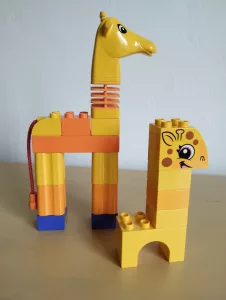 Inzerát č. 141049 - Prodám lego Duplo žirafy. Jedná je hraná a starší, druhá ...