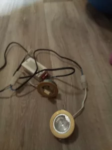 Inzerát č. 141211 - Prodám zdroj a bodovky na 12 V GU ,viz foto.Cena 150Kč.