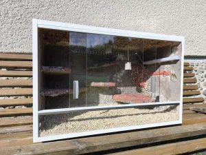 Inzerát č. 141577 - K prodeji již nevyužívané terárium z lamina s 3D pozadím....