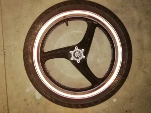 Inzerát č. 141835 - Přední kolo Honda CB 600F, r.v. 2004.  Rozměr J17xMT3,50 ...