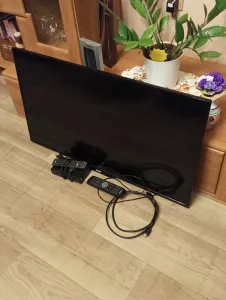 Inzerát č. 141975 - Prodám starší televizi Philips uhlopřička 100cm s nosičem...