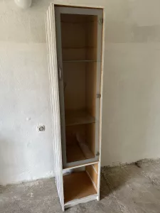 Inzerát č. 142164 - Daruji skleněnou vitrínu, bez zásuvek.