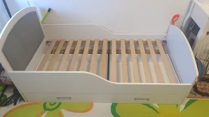 Inzerát č. 142223 - Dětská postýlka 160x80 s roštem a úložným prostorem, bez ...
