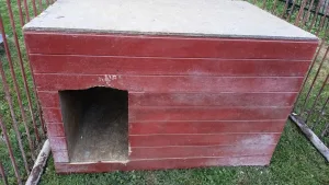 Inzerát č. 142276 - Prodám cca 4 roky starou  psí boudu o rozměrech 128 x 83 ...