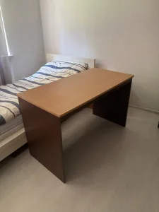Inzerát č. 142343 - Daruji za odvoz psací stůl 120 x 60 cm.