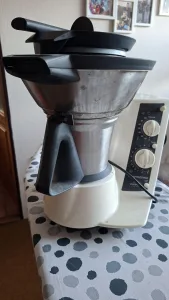 Inzerát č. 142347 - Daruji starší verzi robotu Thermomix Vorwerk. Je funkční,...