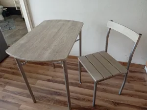 Inzerát č. 142414 - Prodám jídelní stolek s židli rozměry 80cm x 50cm  cena 5...