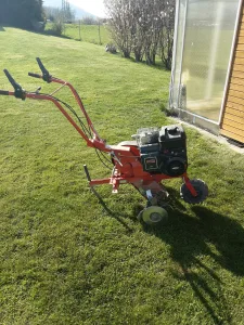 Inzerát č. 142635 - Prodám kultivátor Briggs Straton 800. Zakoupený v Mountfi...