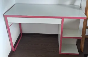 Inzerát č. 142637 - Dívčí psací stůl Ikea Micke   S na míru kaleným podbarven...