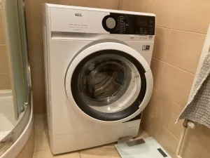 Inzerát č. 142668 - Prodám dva roky starou, velmi málo používanou pračku AEG ...