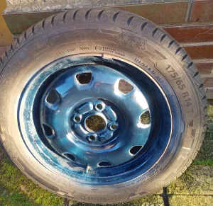 Inzerát č. 142769 - Prodám 4 zimní pneumatiky Barum Polaris 5 175/65 R14 T se...