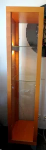 Inzerát č. 142783 - Prodám tuto vitrínu se světlem. Rozměr 190x45 cm. Možná n...