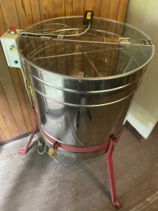 Inzerát č. 143110 - Prodám elektrický medomet, viz foto.  Cena dohodou.    V ...