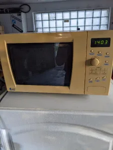 Inzerát č. 143288 - Prodám mikrovlnou troubu 750W, cena 500 kč
