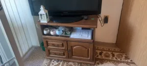 Inzerát č. 143299 - Dřevěný TV stolek se zásuvkami a skříňkou    Prodám bytel...