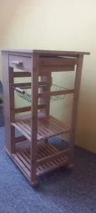 Inzerát č. 143302 - Dřevěný kuchyňský vozík se zásuvkou a košíkem    Prodám p...