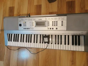 Inzerát č. 143583 - Prodám plně funkční klávesy Yamaha YPT-340 + sustain peda...