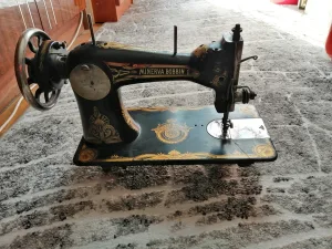 Inzerát č. 143602 - Prodám nejlépe sběrateli funkční šicí stroj zn. Minerva B...