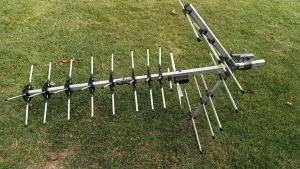 Inzerát č. 143700 - Prodám zachovalou anténu délka 100 cm. Cena 200 Kč. Tel. ...
