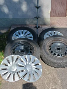 Inzerát č. 143706 - Prodám zimní kola R16. Plechové disky. Pirelli 215/60/R16...