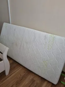 Inzerát č. 143721 - Prodám 2ks matrace .cena za ks 1000kc.puvodni cena za ks ...