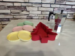 Inzerát č. 143766 - Silikonové formy na pečení a kávovar MOKA.