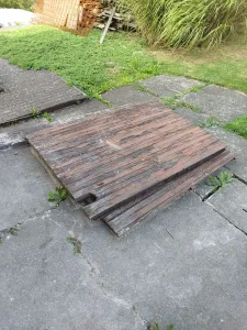 Inzerát č. 143830 - Daruji za odvoz staré garážové vrata viz foto.