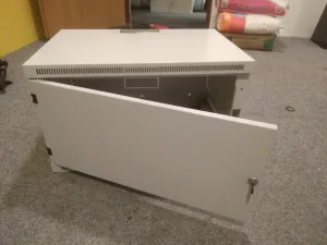Inzerát č. 143914 - Plechový nástěnný rozvaděč  Délka 60cm  šířka 40cm  výška...