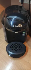 Inzerát č. 144035 - Prodám kávovar na kapsle Zn. Bosch. Kávovar je plně funkč...