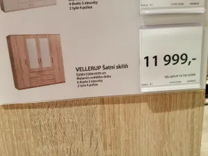 Inzerát č. 144054 - Prodám šatní skříň světlé barvy, 4dveřová z toho 2 dveří ...