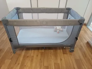Hlavní foto k inzerátu č. 144200 - Cestovní postýlka s přebalovacím pultem,matrací...