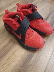 Hlavní foto k inzerátu č. 144201 - Tenisky Nike vel.33, málo chozené. Cena 300,-Kč.