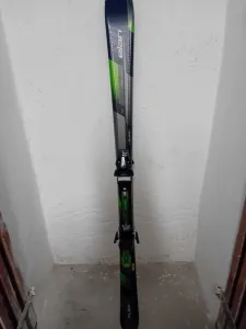 Inzerát č. 144224 - Prodam uplne nove lyže Elán 160 cm s vázáním  Cena 4000 Kč.